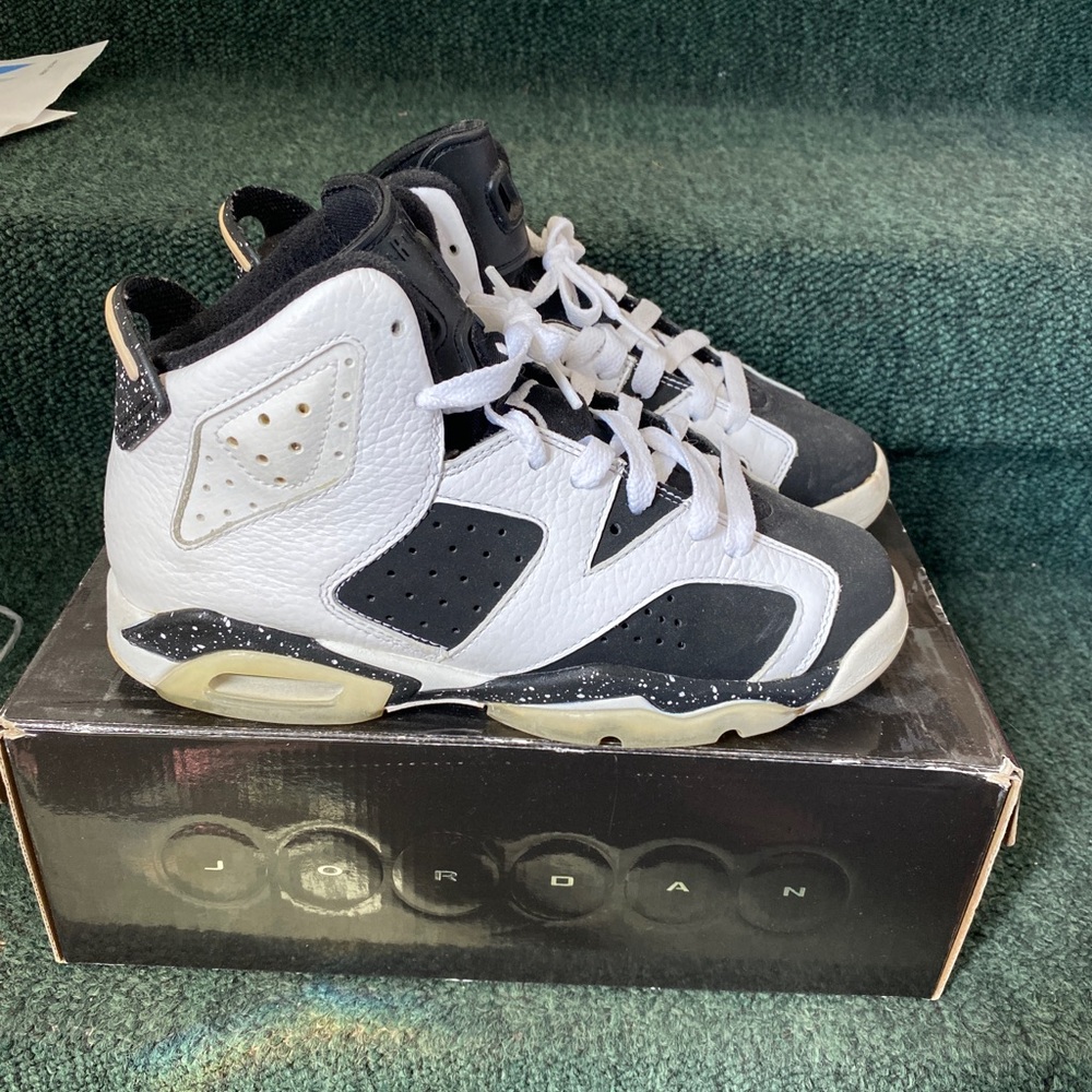 Nike Air Jordan 6 Retro size 4Y